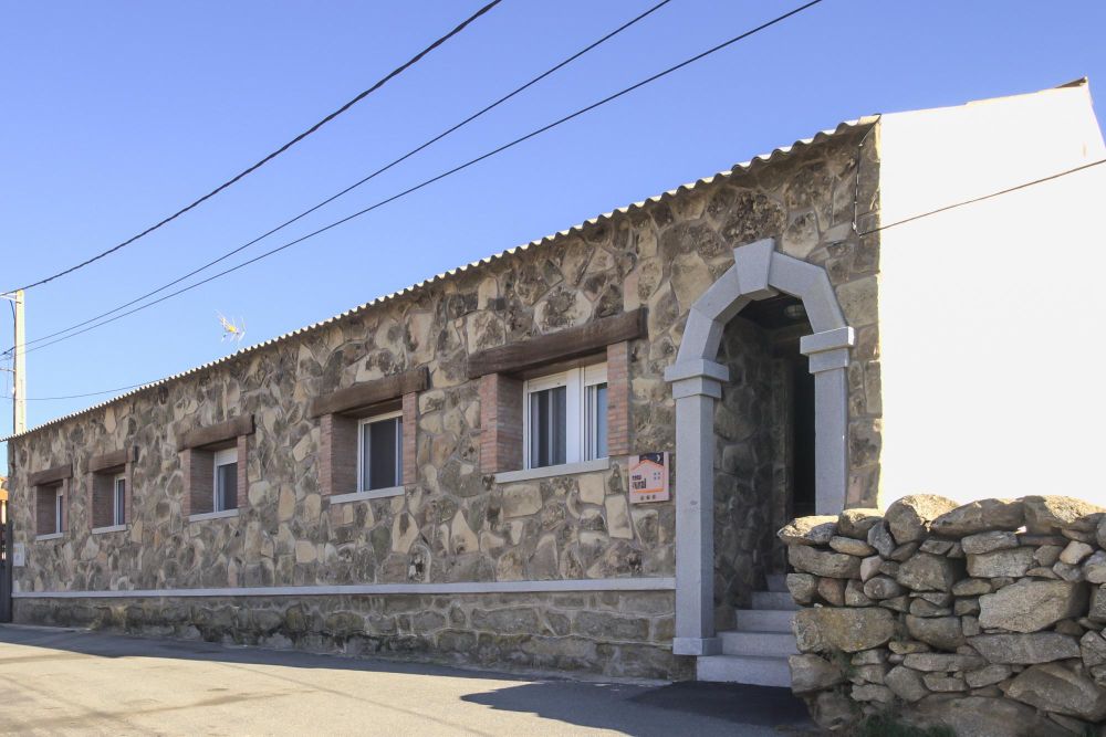Fachada Navaluenga AVILA